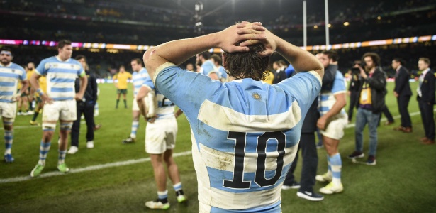 Jogadores argentinos lamentam a derrota na semifinal para a Austrália em Twickenham
